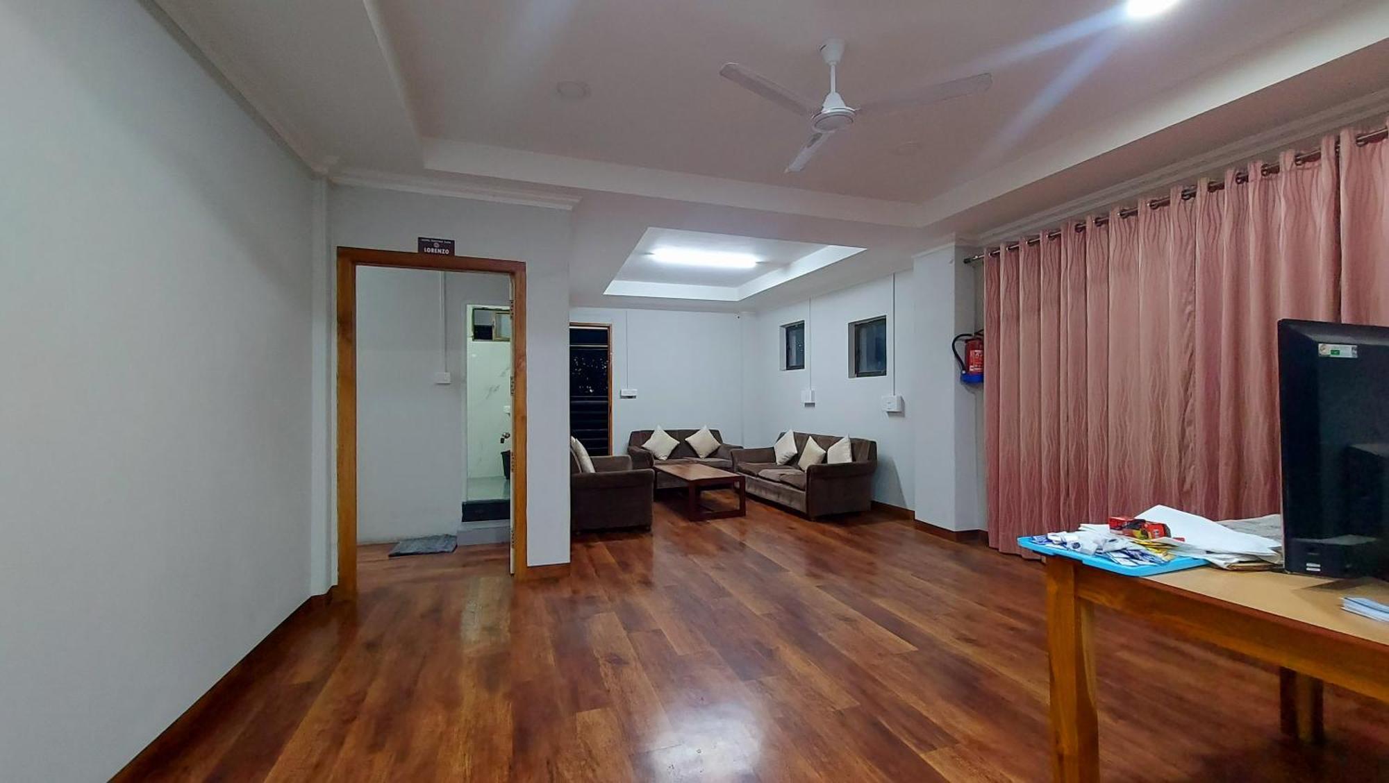 Hotel Dinthar Zara Aizawl Ngoại thất bức ảnh